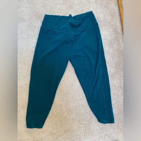 Yala cropped green leggings XL - Picture 2 of 6